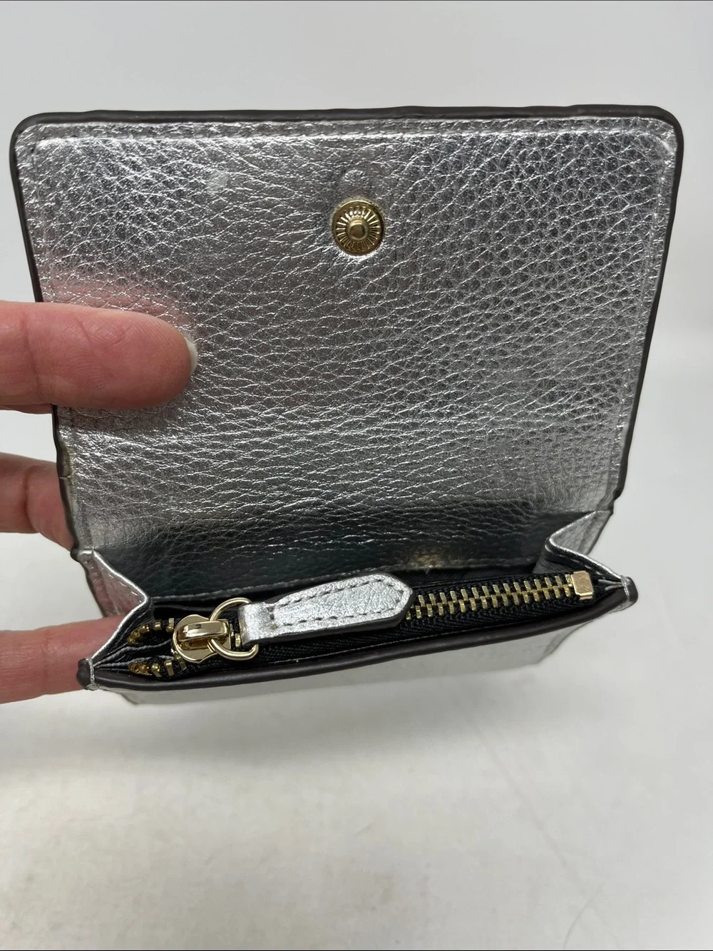 AIMEE KESTENBERG MINI WALLET COIN, KEY AND CARD SNAP SILVER LEATHER LIKE NEW
